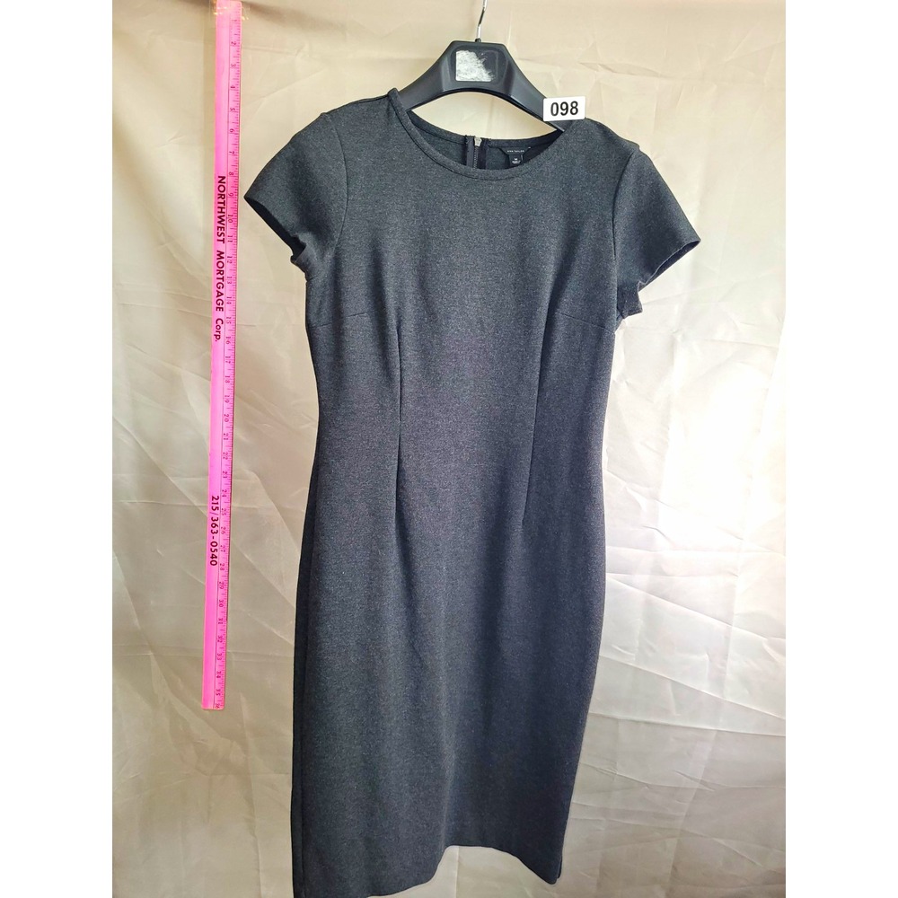 Ann Taylor Gray Solid Sheath Knee Dress Short Sleeve Round Neck Zip Accents M